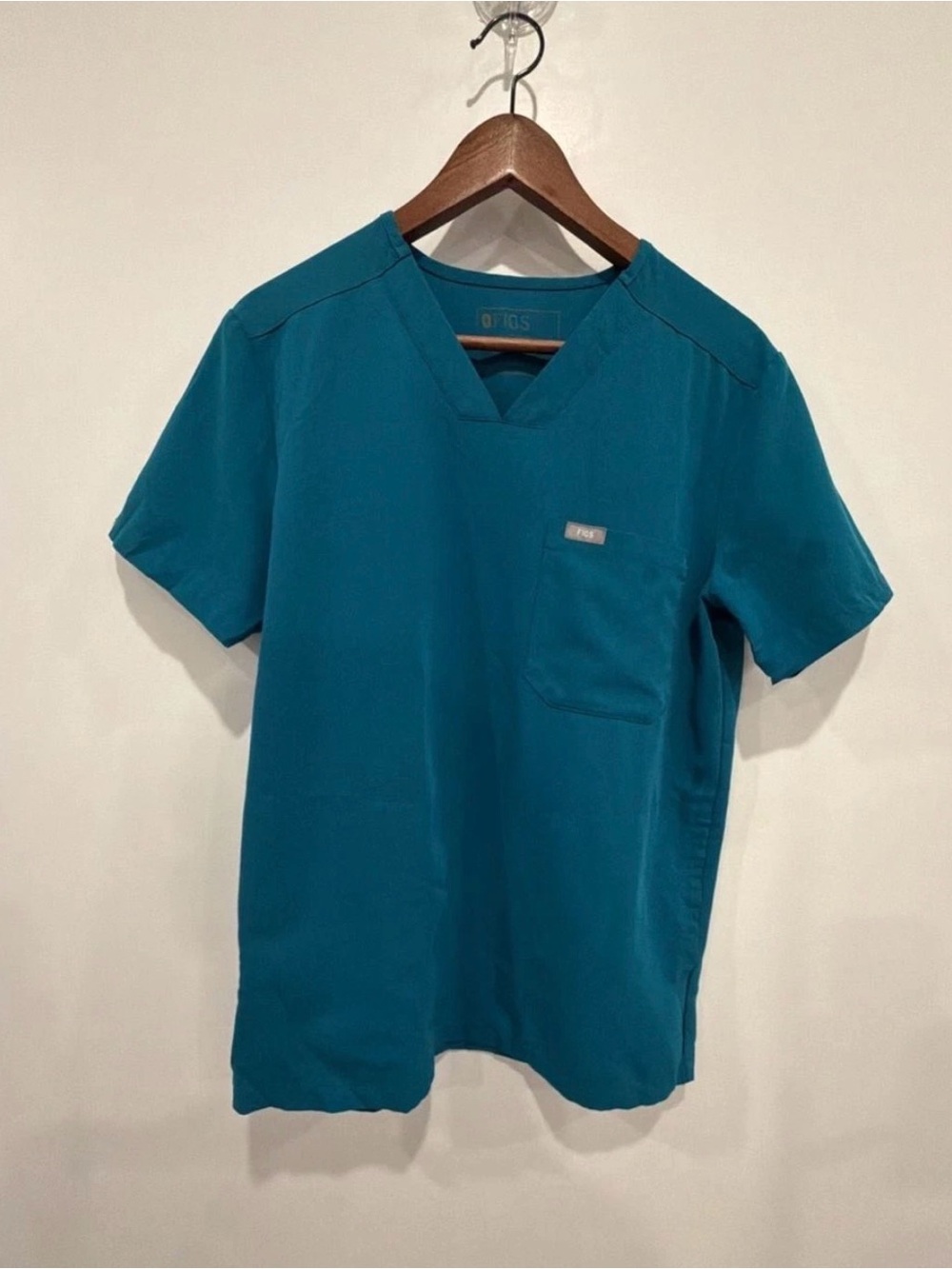 FIGS Technical Collection Men's chisec Scrub Top